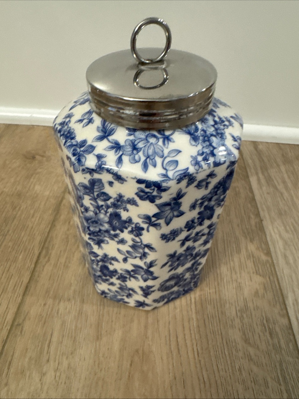Chinoiserie Blue & White Porcelain Harry& David Lidded Tea Caddy 6” Tall